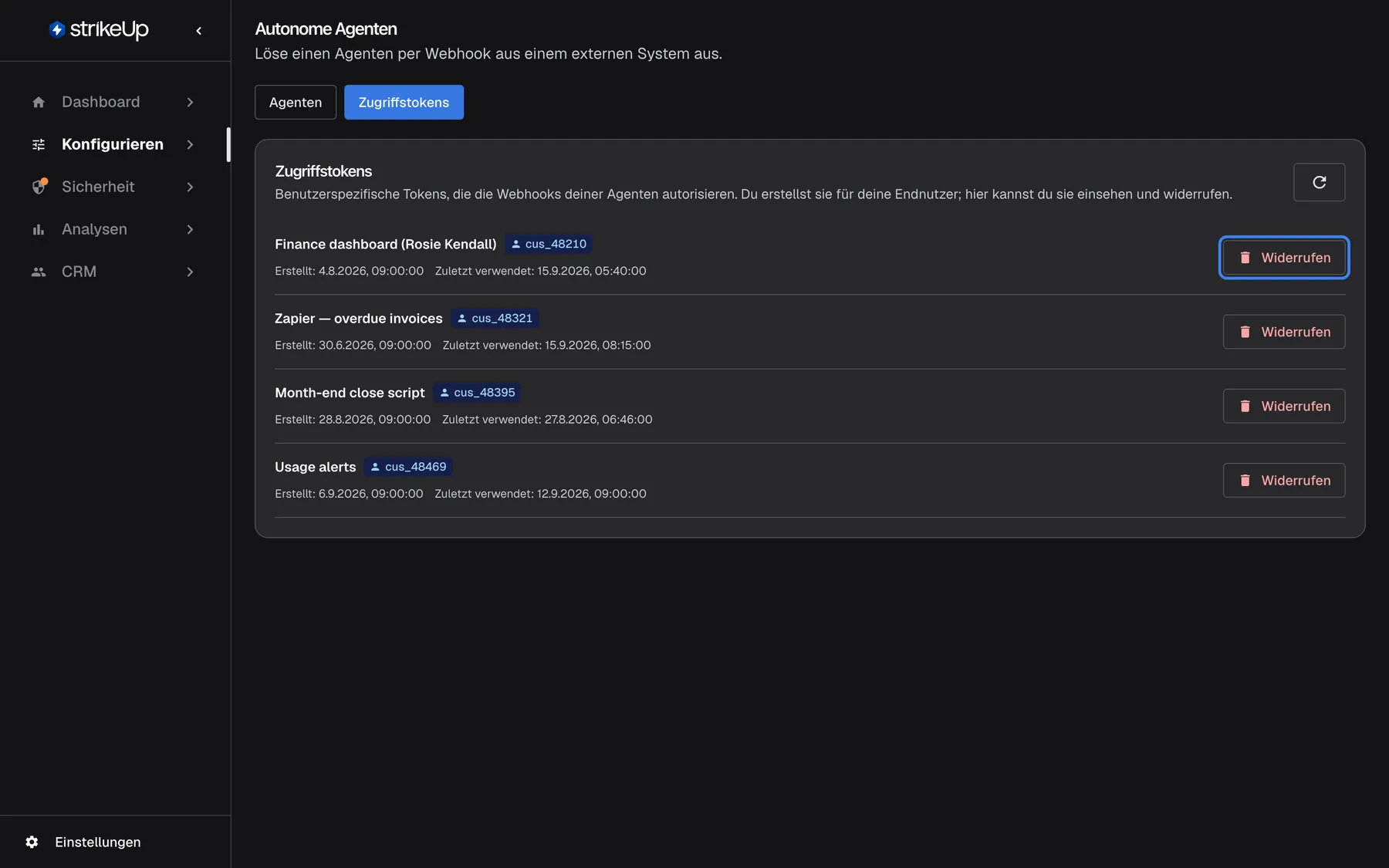 Die Seite Autonome Agenten mit ausgewähltem Tab „Zugriffstokens“: „Benutzerspezifische Tokens, die die Webhooks deiner Agenten autorisieren …“. Vier Tokens sind aufgeführt, jeweils mit der Kunden-ID des Endnutzers: „Finance dashboard (Rosie Kendall)“ (cus_48210, zuletzt verwendet 15.9.2026, 05:40), „Zapier — overdue invoices“ (cus_48321, zuletzt verwendet 15.9.2026, 08:15), „Month-end close script“ (cus_48395, zuletzt verwendet 27.8.2026, 06:46) und „Usage alerts“ (cus_48469, zuletzt verwendet 12.9.2026, 09:00). Die Schaltfläche „Widerrufen“ des ersten Tokens ist hervorgehoben. Eine Schaltfläche zum Erstellen eines Tokens gibt es hier nicht.