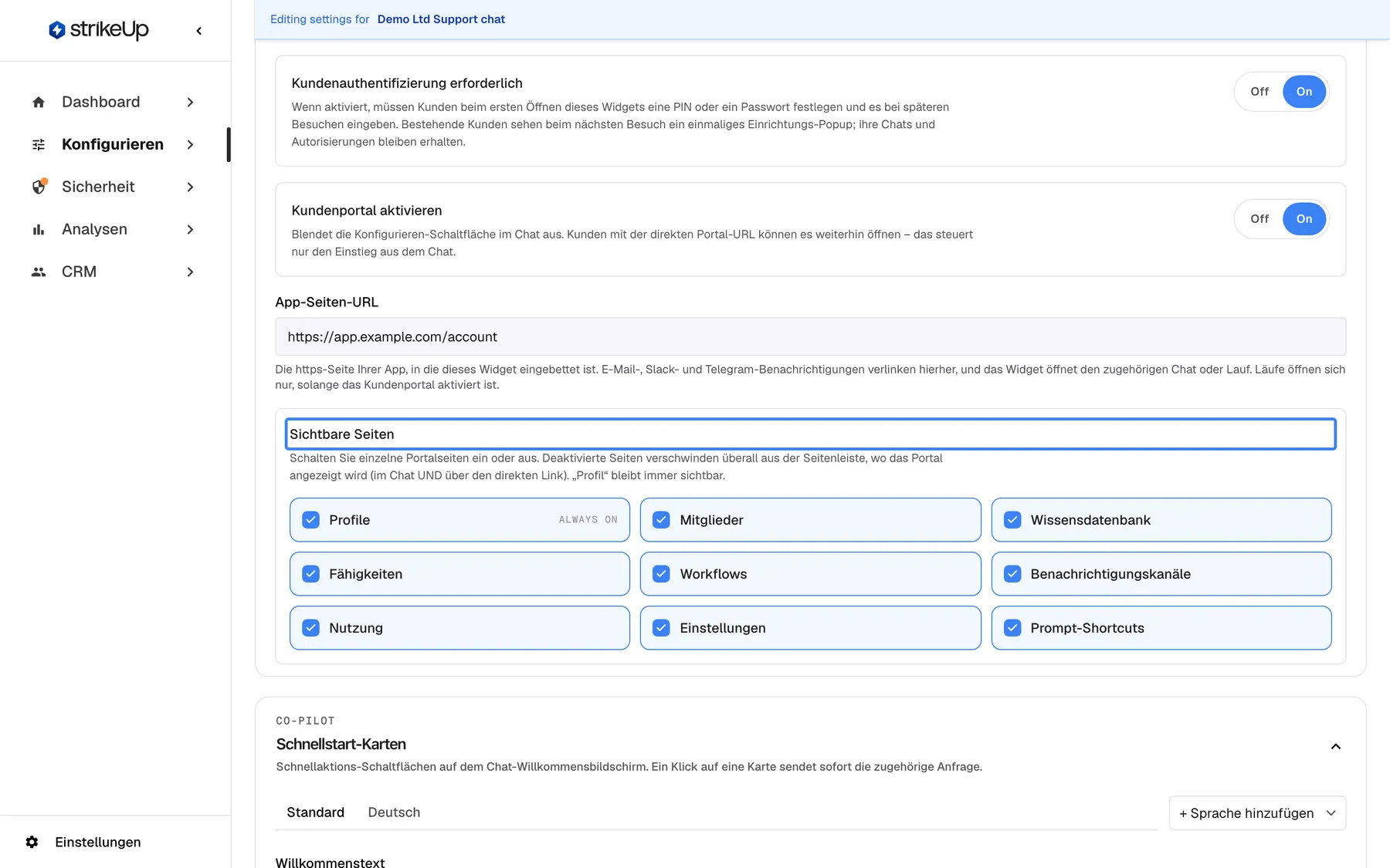 Der Abschnitt Kundenportal der Seite User Interface für das Widget "Demo Ltd Support chat": "Kundenauthentifizierung erforderlich" On, "Kundenportal aktivieren" On (blendet die Konfigurieren-Schaltfläche im Chat aus; die direkte Portal-URL funktioniert weiter), "App-Seiten-URL" "https://app.example.com/account". Unter den hervorgehobenen "Sichtbare Seiten" ("Schalten Sie einzelne Portalseiten ein oder aus.") sind alle Seiten angehakt: Profile (ALWAYS ON, auf Englisch), Mitglieder, Wissensdatenbank, Fähigkeiten, Workflows, Benachrichtigungskanäle, Nutzung, Einstellungen und Prompt-Shortcuts.