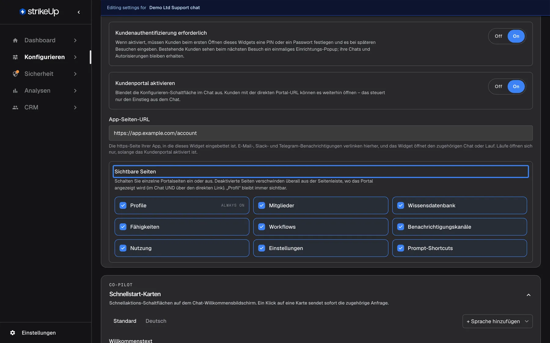 Der Abschnitt Kundenportal der Seite User Interface für das Widget "Demo Ltd Support chat": "Kundenauthentifizierung erforderlich" On, "Kundenportal aktivieren" On (blendet die Konfigurieren-Schaltfläche im Chat aus; die direkte Portal-URL funktioniert weiter), "App-Seiten-URL" "https://app.example.com/account". Unter den hervorgehobenen "Sichtbare Seiten" ("Schalten Sie einzelne Portalseiten ein oder aus.") sind alle Seiten angehakt: Profile (ALWAYS ON, auf Englisch), Mitglieder, Wissensdatenbank, Fähigkeiten, Workflows, Benachrichtigungskanäle, Nutzung, Einstellungen und Prompt-Shortcuts.