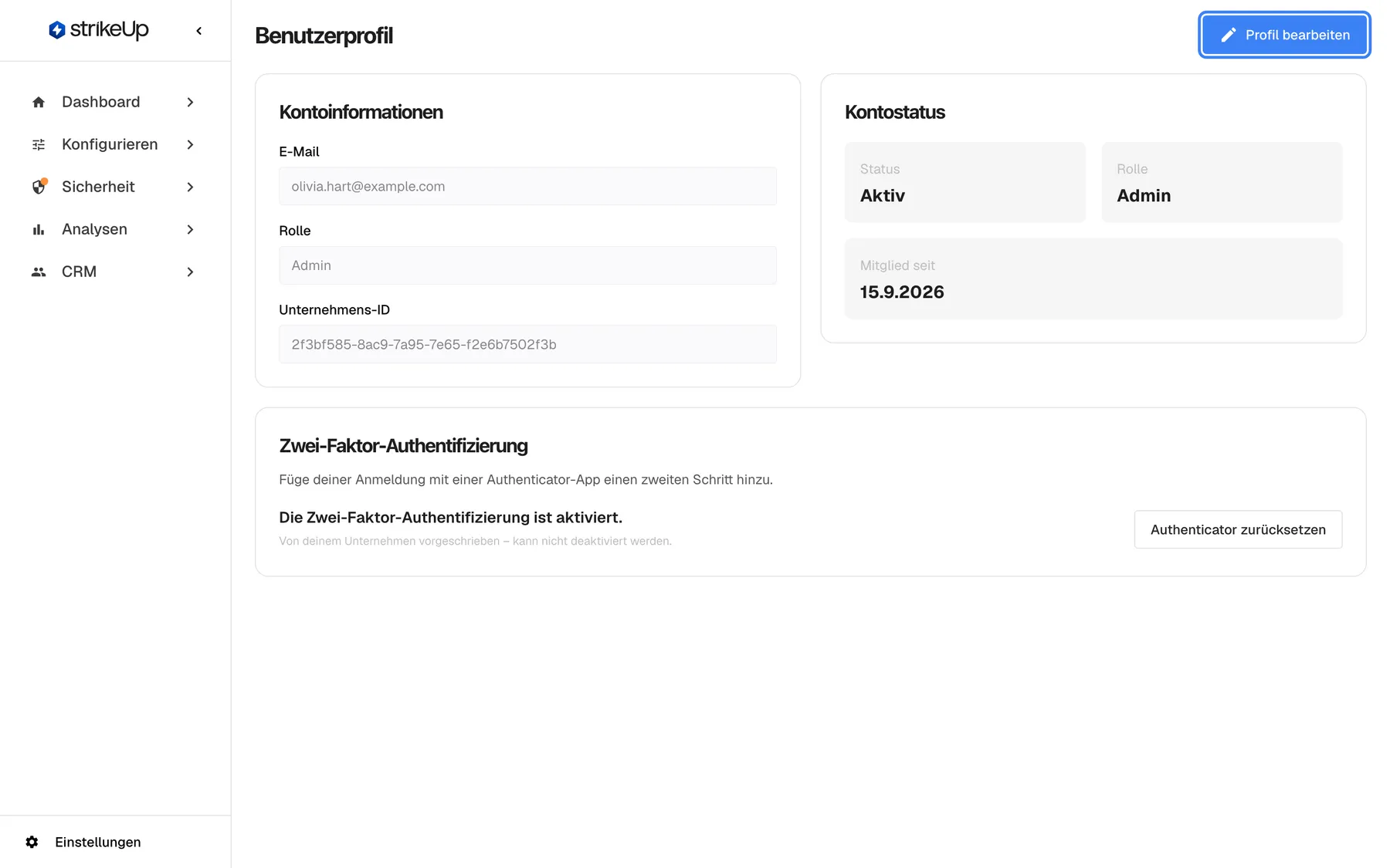 Die Seite „Benutzerprofil“ unter Einstellungen › Profil. „Kontoinformationen“ zeigt die schreibgeschützten Felder E-Mail olivia.hart@example.com, Rolle Admin und Unternehmens-ID. „Kontostatus“ zeigt Status Aktiv, Rolle Admin und Mitglied seit 15.9.2026. Darunter liegt die Karte „Zwei-Faktor-Authentifizierung“. Oben rechts ist „Profil bearbeiten“ hervorgehoben; damit öffnen Sie das Formular zur Passwortänderung.