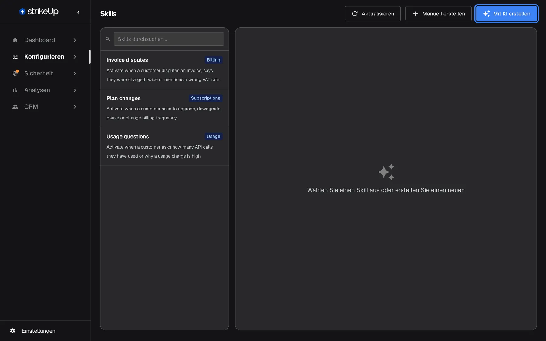 Die Seite Skills in StrikeUp. Über der Liste links steht das Suchfeld „Skills durchsuchen...“; die Liste zeigt drei Skills mit ihrem Auslösesatz und einem Kategorie-Abzeichen: „Invoice disputes“ (Billing), „Plan changes“ (Subscriptions) und „Usage questions“ (Usage). Der rechte Bereich zeigt „Wählen Sie einen Skill aus oder erstellen Sie einen neuen“. Oben rechts, neben „Aktualisieren“ und „Manuell erstellen“, ist die blaue Schaltfläche „Mit KI erstellen“ hervorgehoben; sie öffnet einen Chat, in dem ein Assistent Fragen stellt und den Skill dann für Sie schreibt.