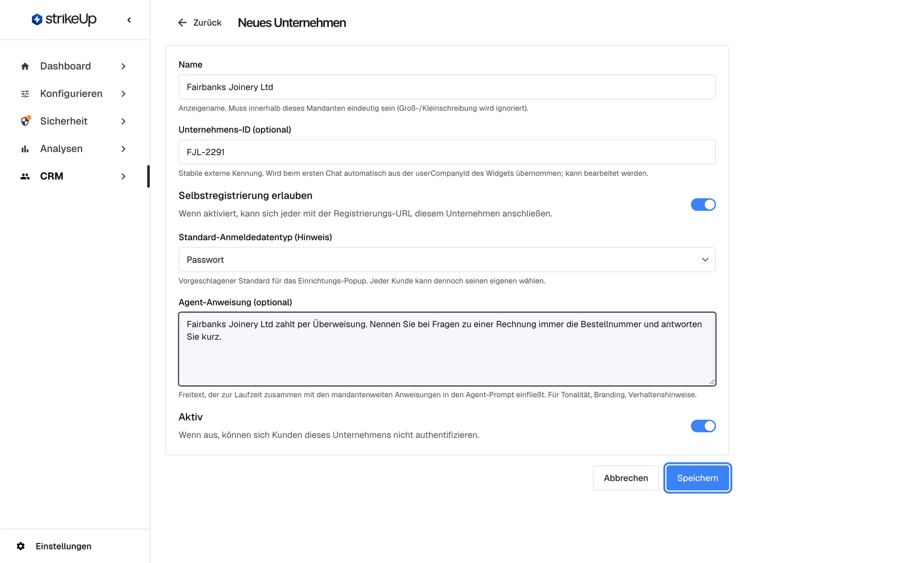 Das ausgefüllte Formular „Neues Unternehmen“: Name „Fairbanks Joinery Ltd“, Unternehmens-ID „FJL-2291“, „Selbstregistrierung erlauben“ eingeschaltet, „Standard-Anmeldedatentyp (Hinweis)“ auf „Passwort“ und eine Agent-Anweisung, dass das Unternehmen per Überweisung zahlt und der Assistent immer die Bestellnummer nennen soll. „Aktiv“ bleibt eingeschaltet. Die Schaltfläche „Speichern“ unter dem Formular ist hervorgehoben; sie legt das Unternehmen an und öffnet seine Detailseite.