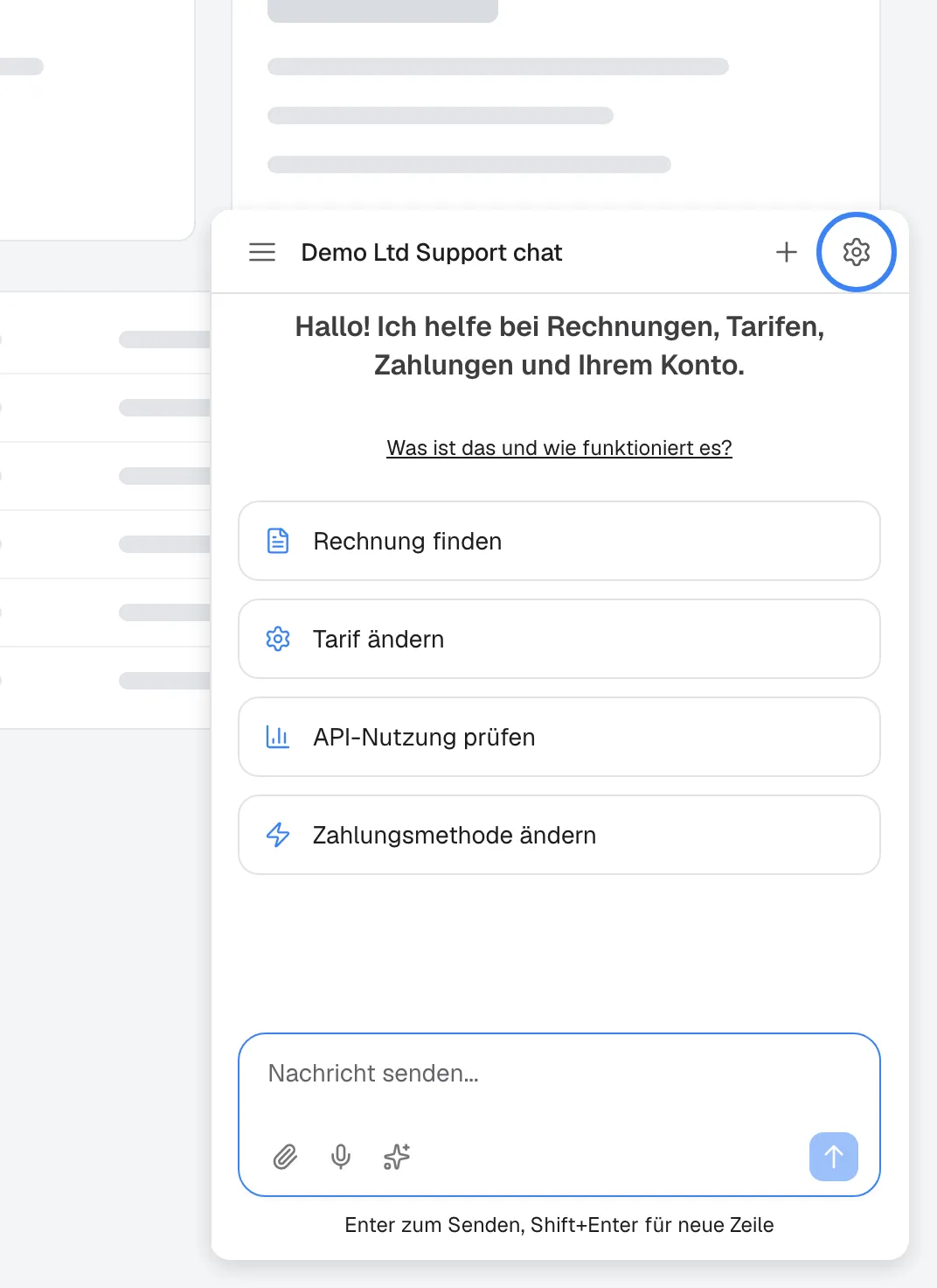 Das Popup-Fenster des Widgets für die angemeldete Kundin Rosie Kendall, Titel "Demo Ltd Support chat". In der Kopfzeile, rechts nach dem Symbol für einen neuen Chat, öffnet die hervorgehobene Zahnrad-Schaltfläche "Konfigurieren" das Kundenportal. Darunter folgen der Willkommenstext, der Link "Was ist das und wie funktioniert es?", die Schnellstart-Karten "Rechnung finden", "Tarif ändern", "API-Nutzung prüfen" und "Zahlungsmethode ändern" und das Eingabefeld. Das Zahnrad erscheint nur bei aktiviertem Portal und einer Kundensitzung.