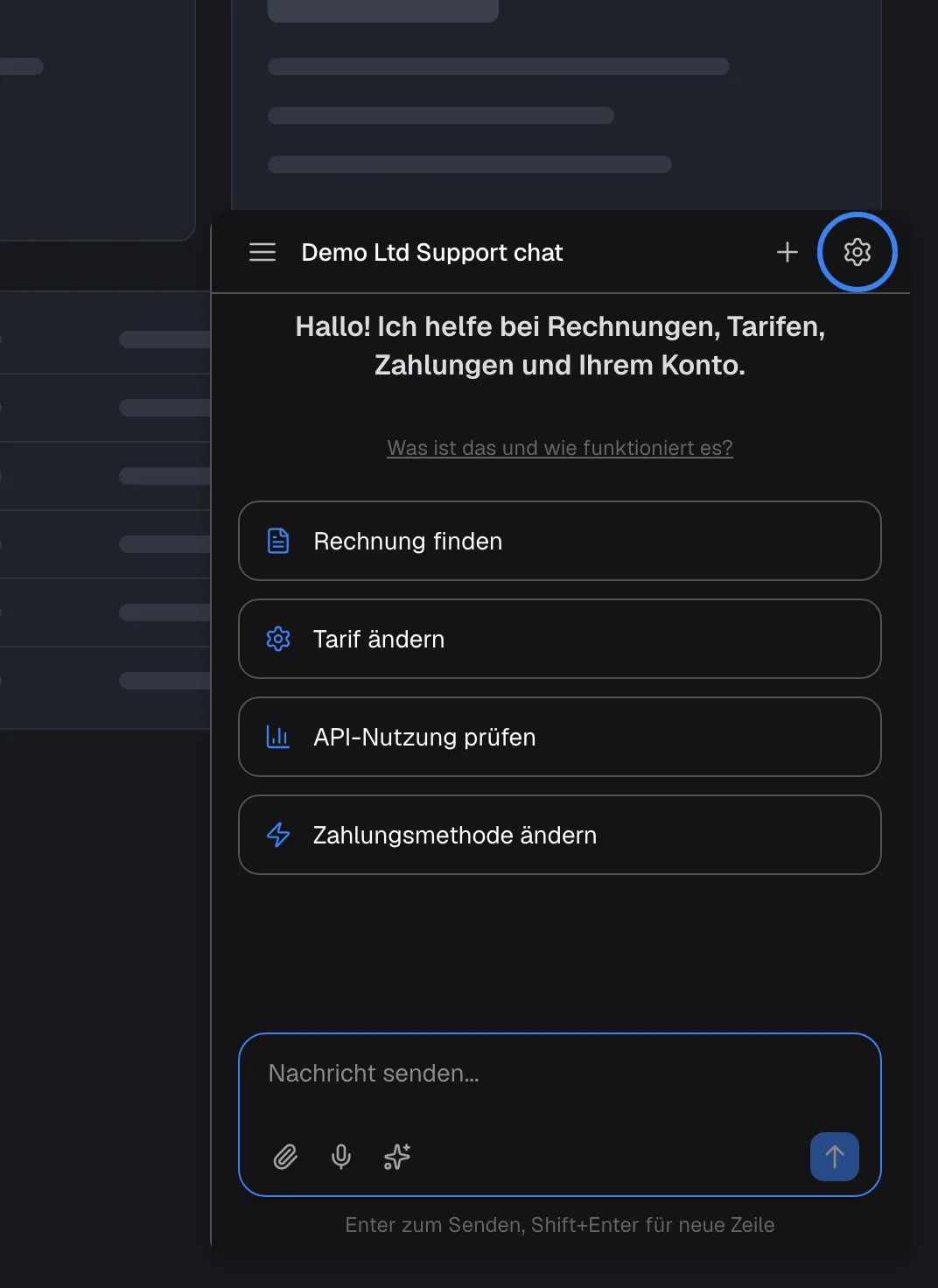 Das Popup-Fenster des Widgets für die angemeldete Kundin Rosie Kendall, Titel "Demo Ltd Support chat". In der Kopfzeile, rechts nach dem Symbol für einen neuen Chat, öffnet die hervorgehobene Zahnrad-Schaltfläche "Konfigurieren" das Kundenportal. Darunter folgen der Willkommenstext, der Link "Was ist das und wie funktioniert es?", die Schnellstart-Karten "Rechnung finden", "Tarif ändern", "API-Nutzung prüfen" und "Zahlungsmethode ändern" und das Eingabefeld. Das Zahnrad erscheint nur bei aktiviertem Portal und einer Kundensitzung.
