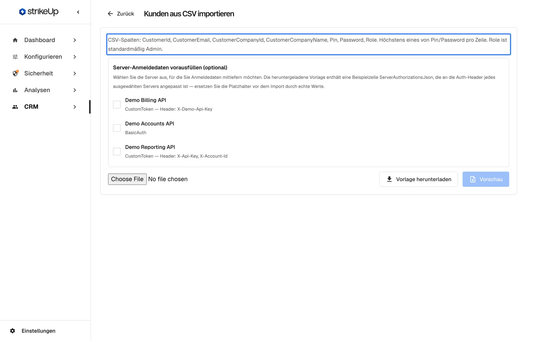 Die Seite Kunden aus CSV importieren unter CRM. Die hervorgehobene Einleitung lautet "CSV-Spalten: CustomerId, CustomerEmail, CustomerCompanyId, CustomerCompanyName, Pin, Password, Role. Höchstens eines von Pin/Password pro Zeile. Role ist standardmäßig Admin." Darunter listet der Kasten "Server-Anmeldedaten vorausfüllen (optional)" Demo Billing API, Demo Accounts API und Demo Reporting API mit Kontrollkästchen, gefolgt von der Dateiauswahl, "Vorlage herunterladen" und der deaktivierten Schaltfläche "Vorschau".
