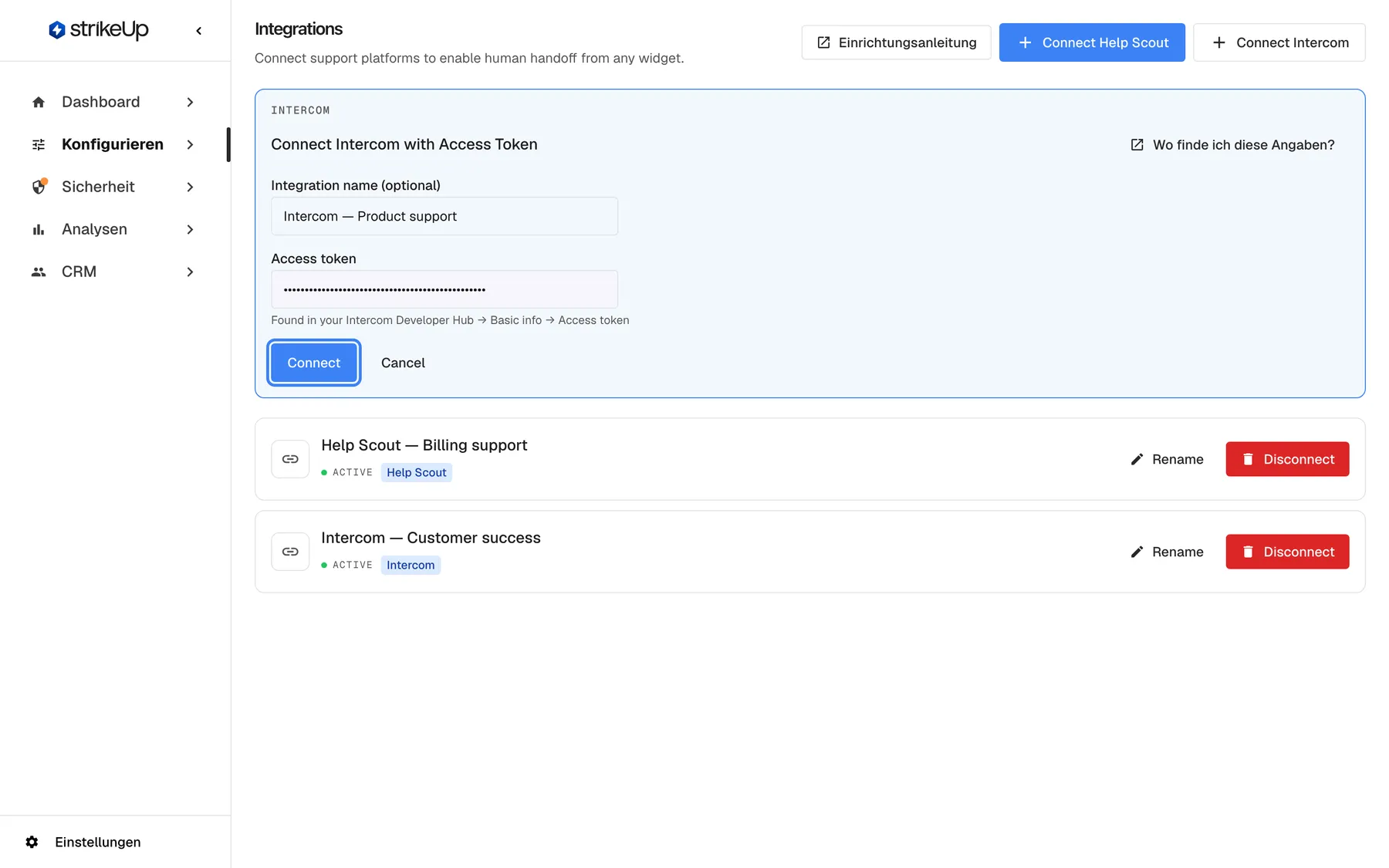 Die Seite Integrationen (nur auf Englisch) mit dem geöffneten Formular „Connect Intercom with Access Token“ unter der Kopfzeile. Das Feld „Integration name (optional)“ enthält „Intercom — Product support“, das Feld „Access token“ einen eingefügten, als Punkte angezeigten Token mit dem Hinweis „Found in your Intercom Developer Hub → Basic info → Access token“. Unter dem Formular ist die blaue Schaltfläche „Connect“ neben „Cancel“ hervorgehoben; sie prüft den Token bei Intercom und legt die Verbindung an. Darunter stehen die vorhandenen Verbindungen.