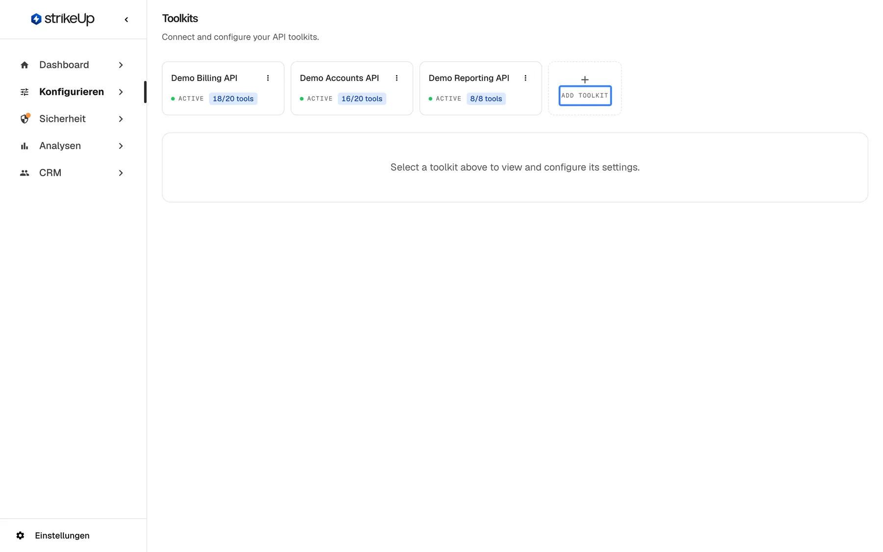 Schritt 2, die Seite „Toolkits“ unter Konfigurieren mit dem Untertitel zum Verbinden und Konfigurieren von API-Toolkits. Eine Kartenreihe zeigt die verbundenen APIs „Demo Billing API“ (aktiv, 18/20 Tools), „Demo Accounts API“ (aktiv, 16/20 Tools) und „Demo Reporting API“ (aktiv, 8/8 Tools). Hervorgehoben ist die letzte Karte mit Pluszeichen, die auch in der deutschen Oberfläche englisch „Add toolkit“ heißt; sie öffnet den Dialog, in den Sie die Adresse Ihrer OpenAPI- oder Swagger-Spezifikation einfügen.