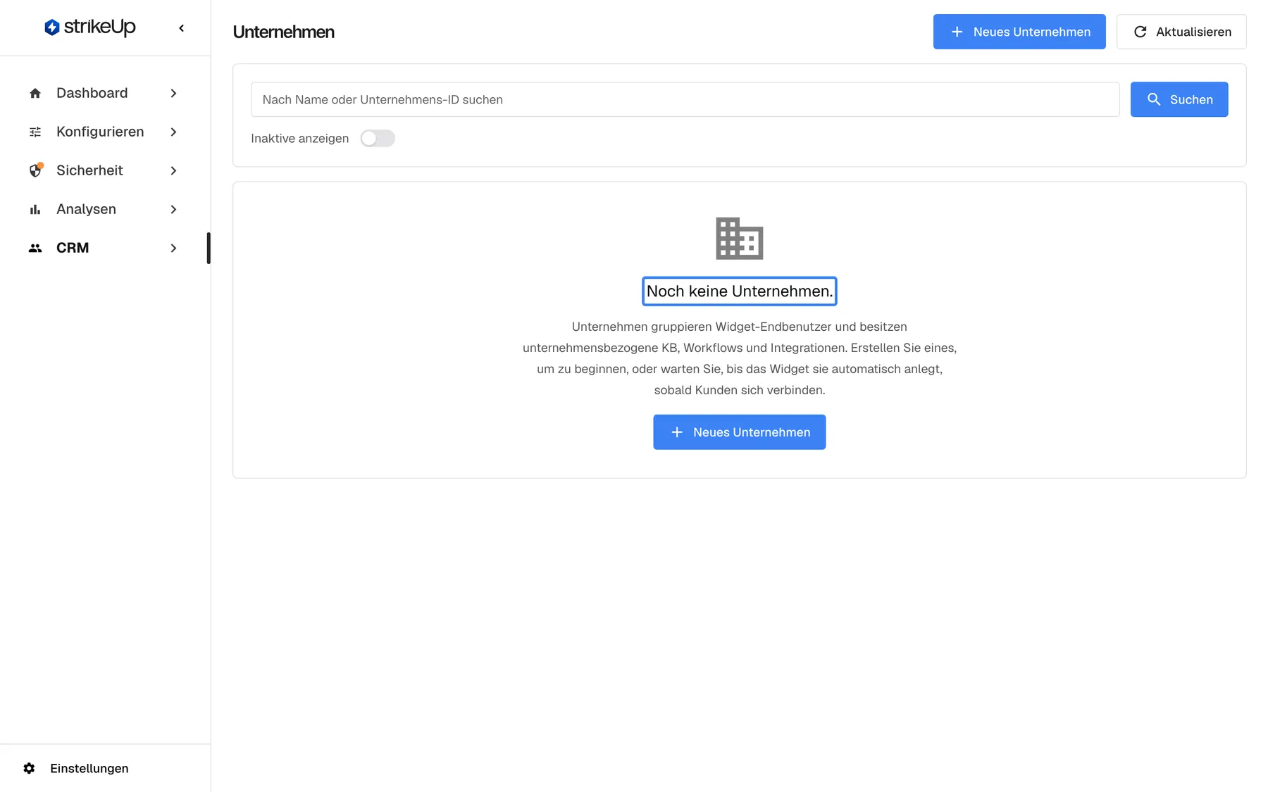 Die Seite „Unternehmen“ eines Arbeitsbereichs ohne Kundenunternehmen. Statt der Tabelle ist die Meldung „Noch keine Unternehmen.“ hervorgehoben, gefolgt von einer kurzen Erklärung, dass Unternehmen Widget-Endbenutzer gruppieren und eigene Wissensinhalte, Workflows und Einstellungen besitzen, sowie einer Schaltfläche für das erste Unternehmen. Oben rechts bleiben „Neues Unternehmen“ und „Aktualisieren“ verfügbar, Suchfeld und Schalter „Inaktive anzeigen“ werden weiterhin angezeigt.
