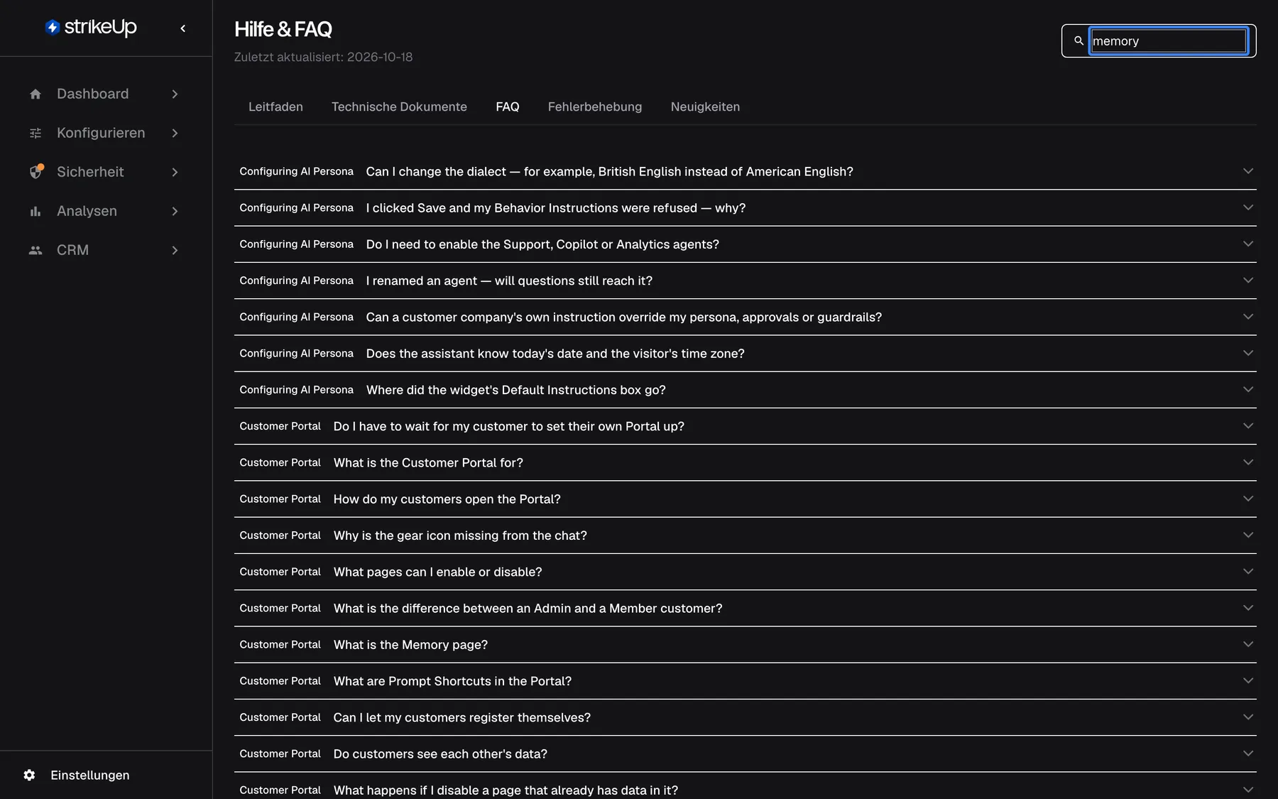 Die Registerkarte „FAQ“ in „Hilfe & FAQ“; in das hervorgehobene Suchfeld oben rechts ist „memory“ eingegeben. Links steht vor jeder Frage ihr Thema. Die Liste zeigt jetzt die Fragen aller Themen, die das Wort enthalten, etwa „Configuring AI Persona“ und „Customer Portal“ mit „What is the Memory page?“ und „What is the difference between an Admin and a Member customer?“. Die Inhalte sind englisch, suchen Sie daher mit englischen Begriffen.