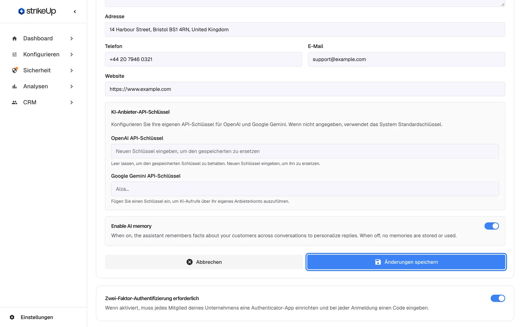Das Ende der Seite „Unternehmensdetails“ im Bearbeitungsmodus. Der Bereich „KI-Anbieter-API-Schlüssel“ und der Schalter „Enable AI memory“ (an) sind bearbeitbar. Unter der Karte speichern „Abbrechen“ und die hervorgehobene Schaltfläche „Änderungen speichern“ alle Felder der Seite auf einmal. Weiter unten hat die eigene Karte „Zwei-Faktor-Authentifizierung erforderlich“ einen Schalter, der sofort speichert.