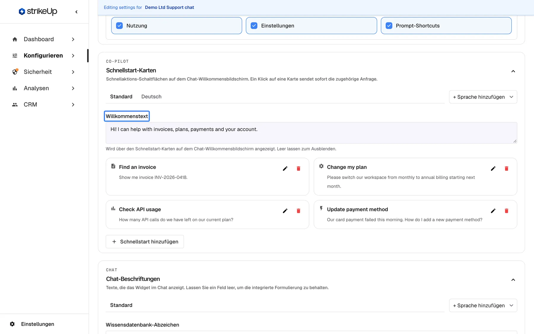 Der Abschnitt Schnellstart-Karten der Seite User Interface ("Schnellaktions-Schaltflächen auf dem Chat-Willkommensbildschirm."), auf dem Sprachreiter "Standard", daneben der Reiter "Deutsch" für die deutsche Übersetzung, rechts "+ Sprache hinzufügen". Das hervorgehobene Feld "Willkommenstext" enthält "Hi! I can help with invoices, plans, payments and your account." mit dem Hinweis, dass der Text über den Karten erscheint und leer ausgeblendet wird. Es folgen vier Karten mit Bearbeiten- und Löschen-Symbol: "Find an invoice", "Change my plan", "Check API usage" und "Update payment method", danach die Schaltfläche "Schnellstart hinzufügen".