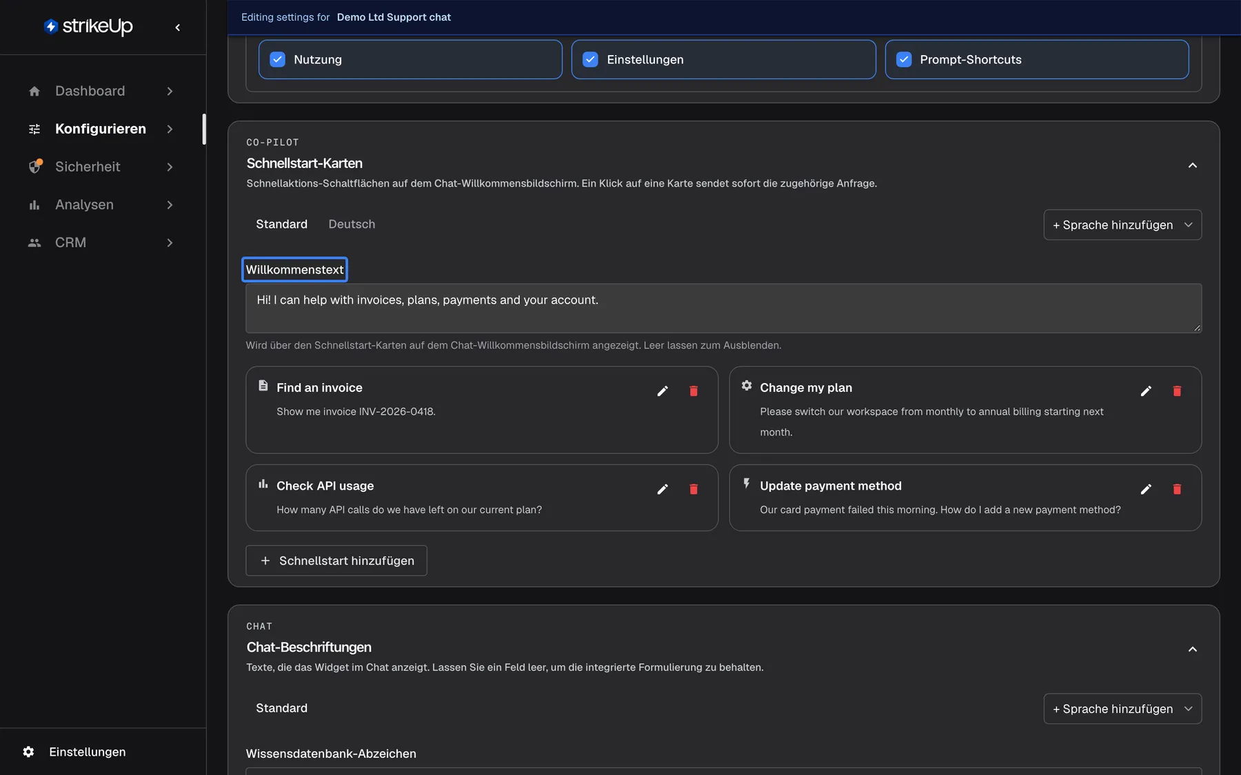 Der Abschnitt Schnellstart-Karten der Seite User Interface ("Schnellaktions-Schaltflächen auf dem Chat-Willkommensbildschirm."), auf dem Sprachreiter "Standard", daneben der Reiter "Deutsch" für die deutsche Übersetzung, rechts "+ Sprache hinzufügen". Das hervorgehobene Feld "Willkommenstext" enthält "Hi! I can help with invoices, plans, payments and your account." mit dem Hinweis, dass der Text über den Karten erscheint und leer ausgeblendet wird. Es folgen vier Karten mit Bearbeiten- und Löschen-Symbol: "Find an invoice", "Change my plan", "Check API usage" und "Update payment method", danach die Schaltfläche "Schnellstart hinzufügen".
