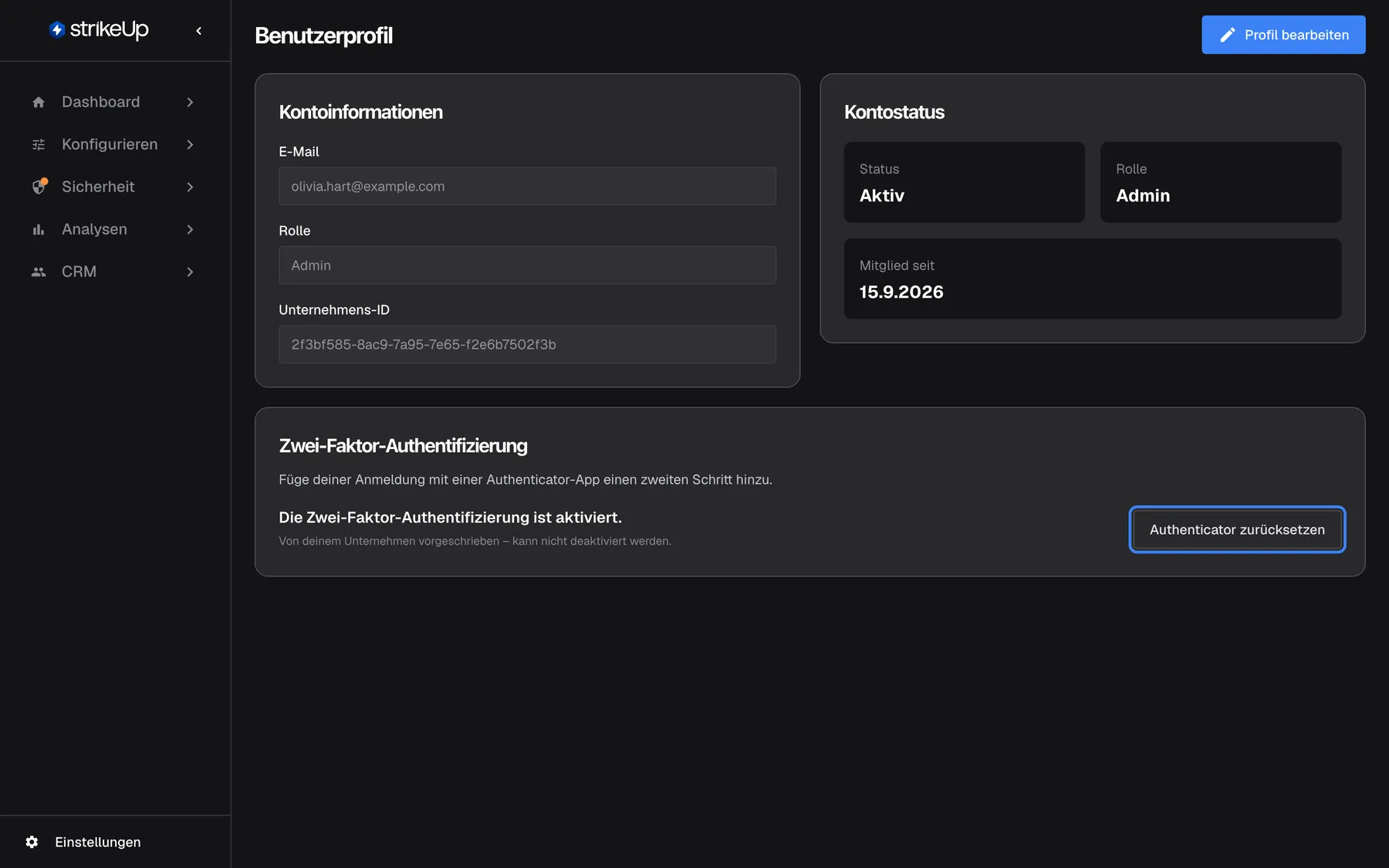 Die Karte „Zwei-Faktor-Authentifizierung“ auf der Seite „Benutzerprofil“, beschrieben mit „Füge deiner Anmeldung mit einer Authenticator-App einen zweiten Schritt hinzu.“ Sie meldet „Die Zwei-Faktor-Authentifizierung ist aktiviert.“ und in kleiner grauer Schrift „Von deinem Unternehmen vorgeschrieben – kann nicht deaktiviert werden.“ Rechts ist „Authenticator zurücksetzen“ hervorgehoben; damit übertragen Sie die Zwei-Faktor-Anmeldung auf eine neue Authenticator-App.