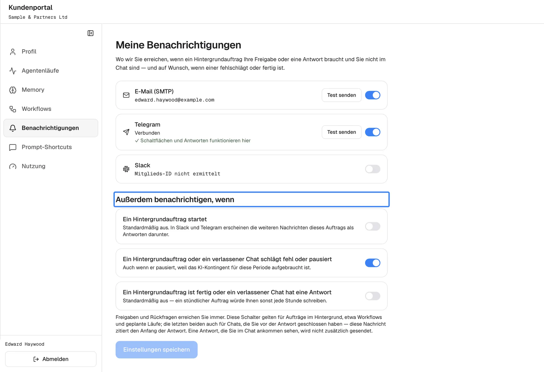 Die Seite Benachrichtigungen im Kundenportal aus Sicht einer Person Ihres Kunden (Mitglied), mit "Meine Benachrichtigungen". E-Mail (SMTP) ist an für edward.haywood@example.com, Telegram ist "Verbunden" mit "✓ Schaltflächen und Antworten funktionieren hier", Slack wird angeboten, ist aber aus. Unter der hervorgehobenen Überschrift "Außerdem benachrichtigen, wenn" ist "Ein Hintergrundauftrag startet" aus, "Ein Hintergrundauftrag oder ein verlassener Chat schlägt fehl oder pausiert" an und "Ein Hintergrundauftrag ist fertig oder ein verlassener Chat hat eine Antwort" aus. Unten steht "Einstellungen speichern".
