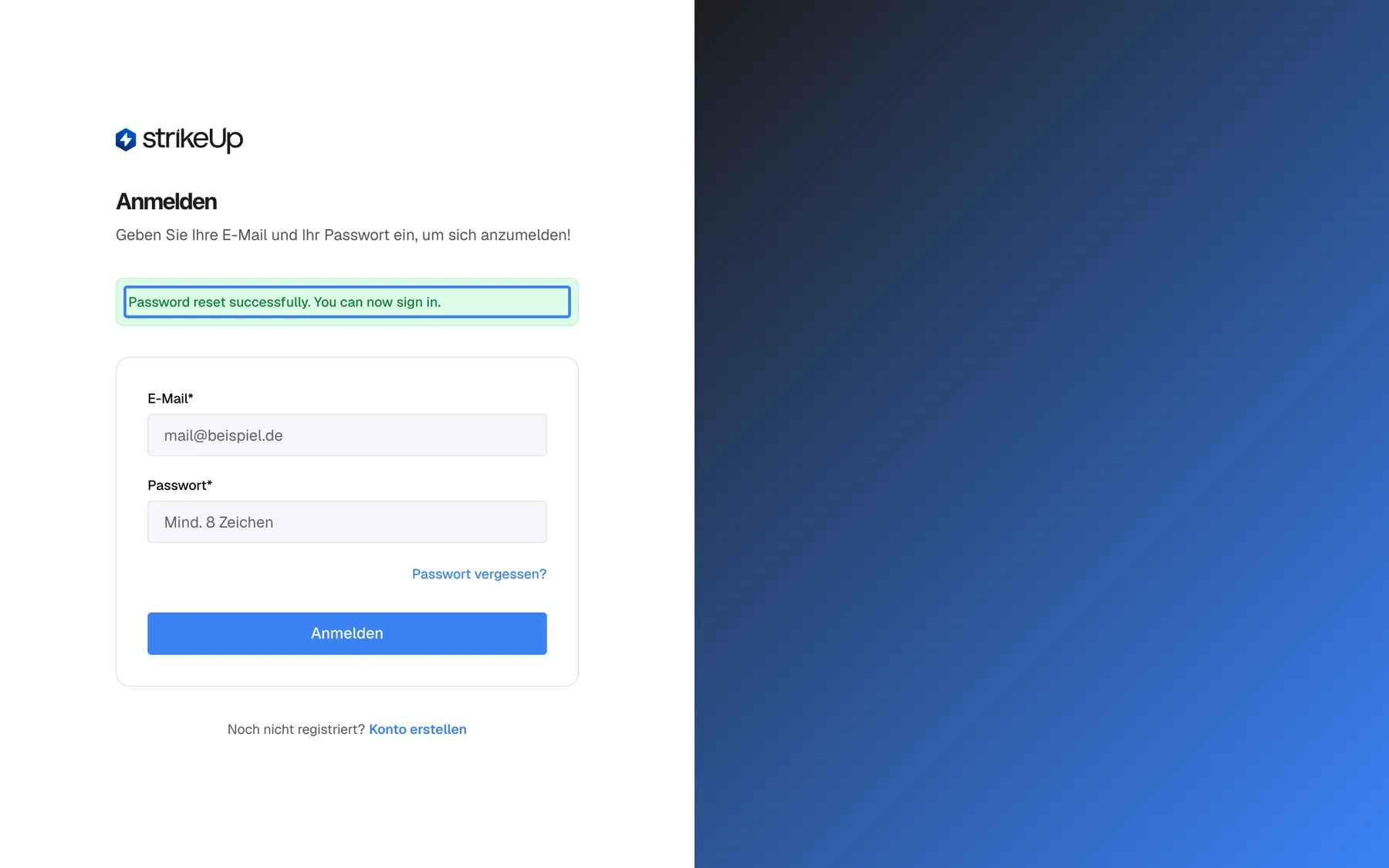 Die Seite „Anmelden“ direkt nach dem erfolgreichen Zurücksetzen. Zwischen dem Untertitel „Geben Sie Ihre E-Mail und Ihr Passwort ein, um sich anzumelden!“ und der Anmeldekarte ist ein grünes Banner hervorgehoben, dessen Text auch in der deutschen Oberfläche Englisch ist: „Password reset successfully. You can now sign in.“. Darunter stehen die leeren Felder „E-Mail*“ und „Passwort*“, der Link „Passwort vergessen?“ und die blaue Schaltfläche „Anmelden“ für die Anmeldung mit dem neuen Passwort. Bereits angemeldete Geräte bleiben angemeldet.