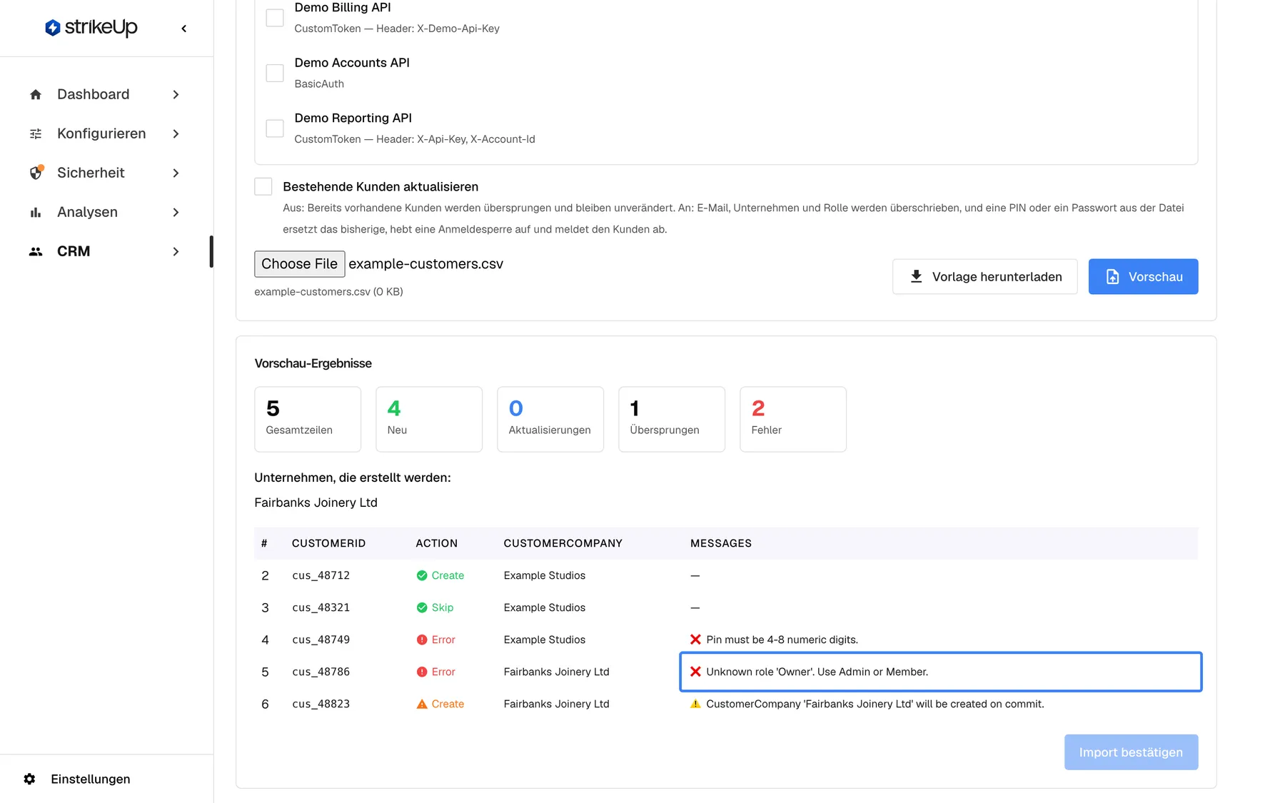Die Vorschau-Ergebnisse einer Kunden-CSV auf der Seite „Kunden aus CSV importieren“: 5 Gesamtzeilen, 4 Neu, 1 Aktualisierungen und 2 Fehler. In der Zeilentabelle ist Zeile 5 (cus_48786, Fairbanks Joinery Ltd) als Error markiert, mit der hervorgehobenen Meldung „Unknown role 'Owner'. Use Admin or Member.“; Zeile 4 scheitert an „Pin must be 4-8 numeric digits.“. „Import bestätigen“ bleibt deaktiviert, bis beide Zeilen korrigiert sind.