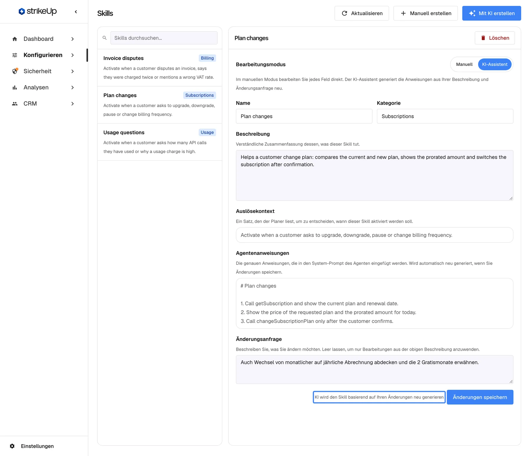 Die Seite Skills mit „Plan changes“ in Bearbeitung. Der Schalter „Bearbeitungsmodus“ bietet „Manuell“ und „KI-Assistent“; gewählt ist KI-Assistent, daher sind Auslösekontext und Agentenanweisungen schreibgeschützt. Im Feld „Änderungsanfrage“ steht „Auch Wechsel von monatlicher auf jährliche Abrechnung abdecken und die 2 Gratismonate erwähnen.“ Darunter warnt der hervorgehobene Hinweis „KI wird den Skill basierend auf Ihren Änderungen neu generieren“, dass Speichern Auslöser und Anweisungen neu schreibt; danach folgt „Änderungen speichern“.