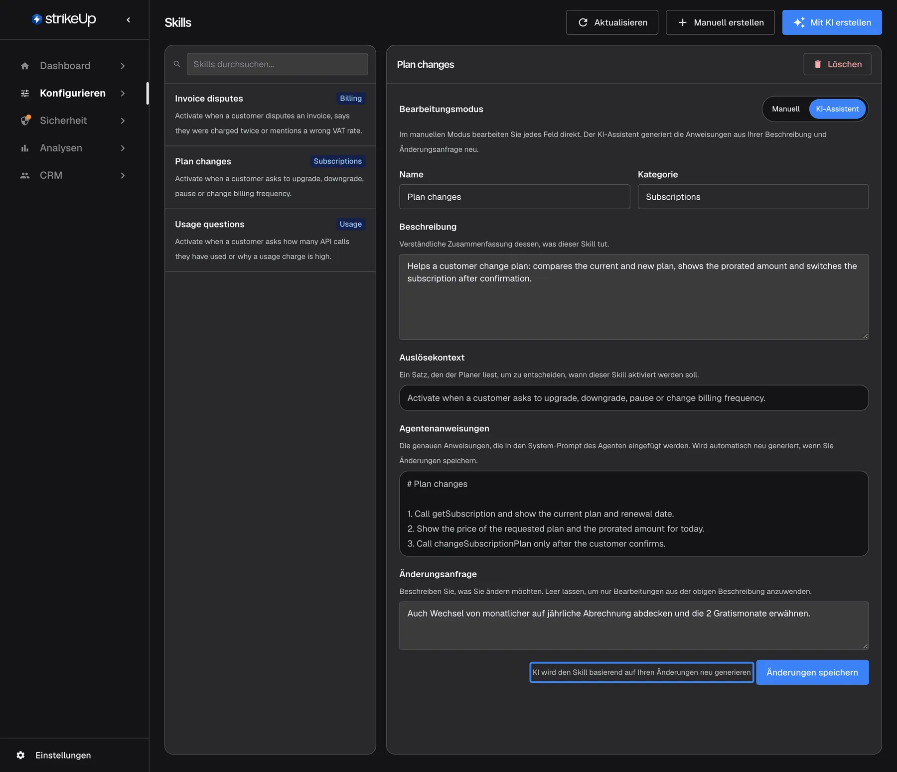 Die Seite Skills mit „Plan changes“ in Bearbeitung. Der Schalter „Bearbeitungsmodus“ bietet „Manuell“ und „KI-Assistent“; gewählt ist KI-Assistent, daher sind Auslösekontext und Agentenanweisungen schreibgeschützt. Im Feld „Änderungsanfrage“ steht „Auch Wechsel von monatlicher auf jährliche Abrechnung abdecken und die 2 Gratismonate erwähnen.“ Darunter warnt der hervorgehobene Hinweis „KI wird den Skill basierend auf Ihren Änderungen neu generieren“, dass Speichern Auslöser und Anweisungen neu schreibt; danach folgt „Änderungen speichern“.