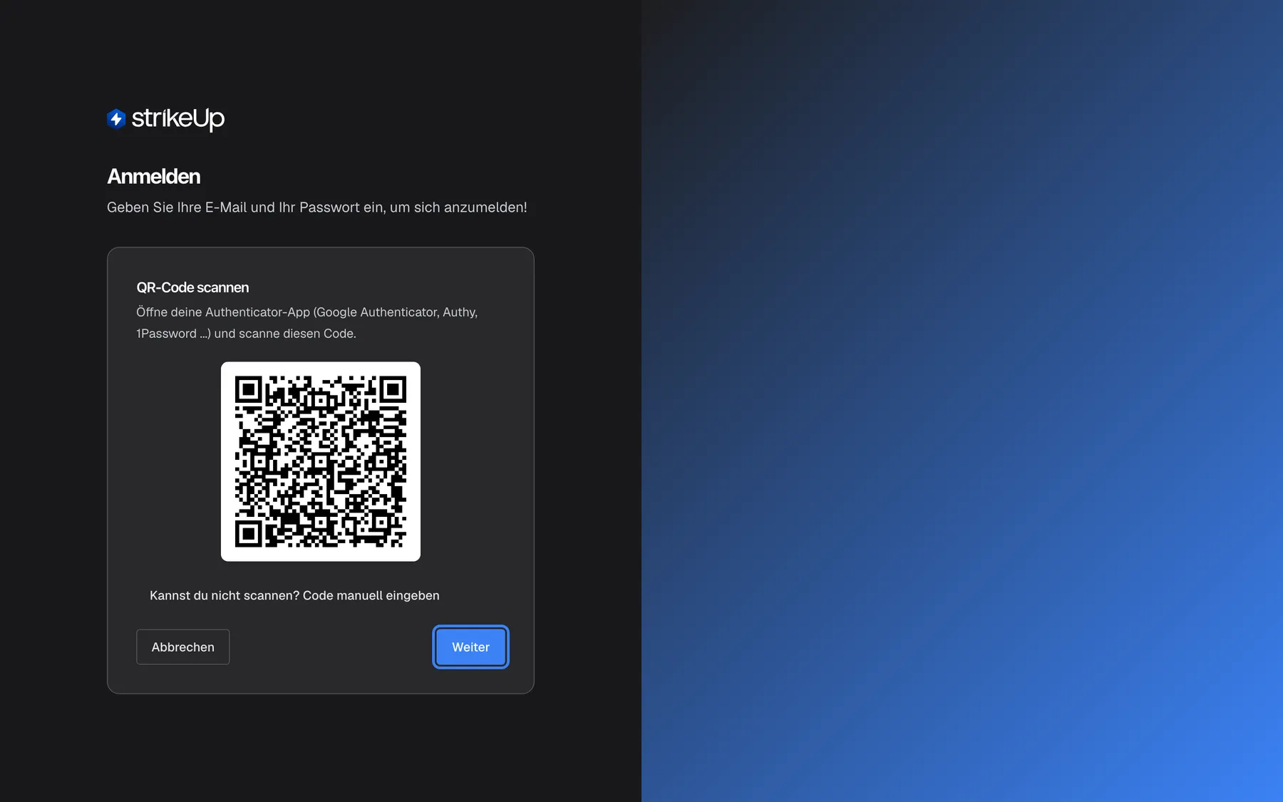 Die Seite „Anmelden“ für ein Mitglied eines Unternehmens, das Zwei-Faktor-Authentifizierung vorschreibt, ohne dass bereits eine Authenticator-App eingerichtet ist. Die Karte zeigt „QR-Code scannen“ mit dem Hinweis „Öffne deine Authenticator-App (Google Authenticator, Authy, 1Password ...) und scanne diesen Code.“, einen QR-Code, den Schalter „Kannst du nicht scannen? Code manuell eingeben“, links „Abbrechen“ und rechts die hervorgehobene blaue Schaltfläche „Weiter“. „Weiter“ führt zur Eingabe des ersten 6-stelligen Codes; „Abbrechen“ kehrt ohne Anmeldung zum Formular zurück.