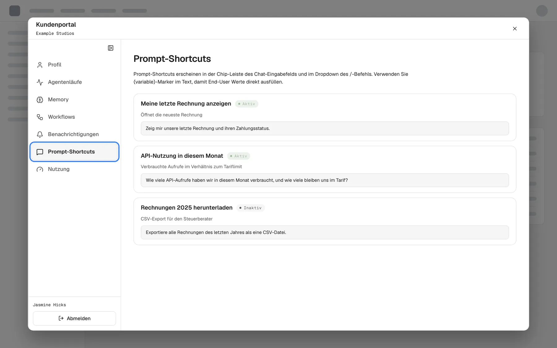 Das Kundenportal aus Sicht von Jasmine Hicks, Mitglied von "Example Studios". Ihre Seitenleiste hat nur Profil, Agentenläufe, Memory, Workflows, Benachrichtigungen, die hervorgehobenen und ausgewählten "Prompt-Shortcuts" und Nutzung; Mitglieder, Wissensdatenbank, Fähigkeiten und Einstellungen fehlen. Die Seite Prompt-Shortcuts listet die Shortcuts des Unternehmens schreibgeschützt: "Meine letzte Rechnung anzeigen" und "API-Nutzung in diesem Monat" (aktiv) sowie "Rechnungen 2025 herunterladen" (inaktiv), jeweils mit Beschreibung und Prompt-Text.