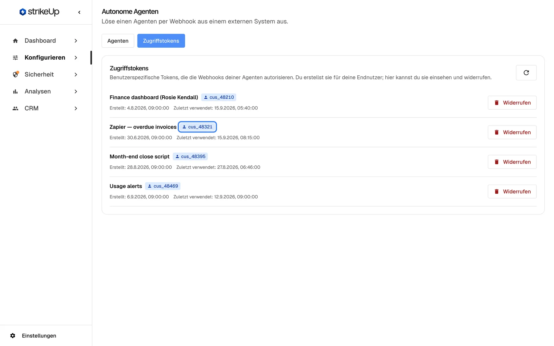 Der Tab „Zugriffstokens“ der Seite Autonome Agenten mit den über die API erstellten benutzerspezifischen Tokens: „Finance dashboard (Rosie Kendall)“, „Zapier — overdue invoices“, „Month-end close script“ und „Usage alerts“, jeweils mit Erstellungs- und Nutzungsdatum und der Schaltfläche „Widerrufen“. Das hervorgehobene Abzeichen „cus_48321“ bei „Zapier — overdue invoices“ nennt den Endnutzer, dem das Token gehört; jede damit ausgelöste Ausführung wird diesem Kunden zugeordnet.