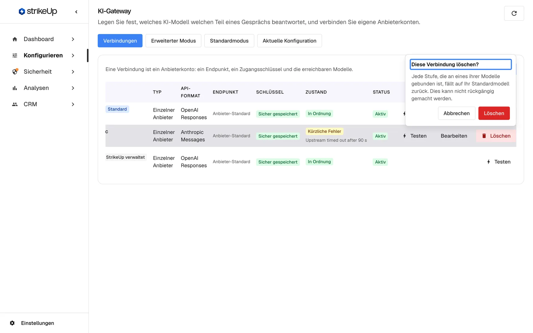 Die Verbindungstabelle auf dem Tab „Verbindungen“ des KI-Gateways mit einem geöffneten Bestätigungsfenster neben der Schaltfläche „Löschen“ von „Demo Anthropic“. Der Titel „Diese Verbindung löschen?“ ist hervorgehoben, darunter die Warnung „Jede Stufe, die an eines ihrer Modelle gebunden ist, fällt auf Ihr Standardmodell zurück. Dies kann nicht rückgängig gemacht werden.“ Das Fenster bietet „Abbrechen“ und eine rote Schaltfläche „Löschen“ zum Bestätigen. Die breite Tabelle ist dabei waagerecht verschoben, sodass die Namensspalte teilweise abgeschnitten ist. Nur selbst angelegte Verbindungen lassen sich löschen.