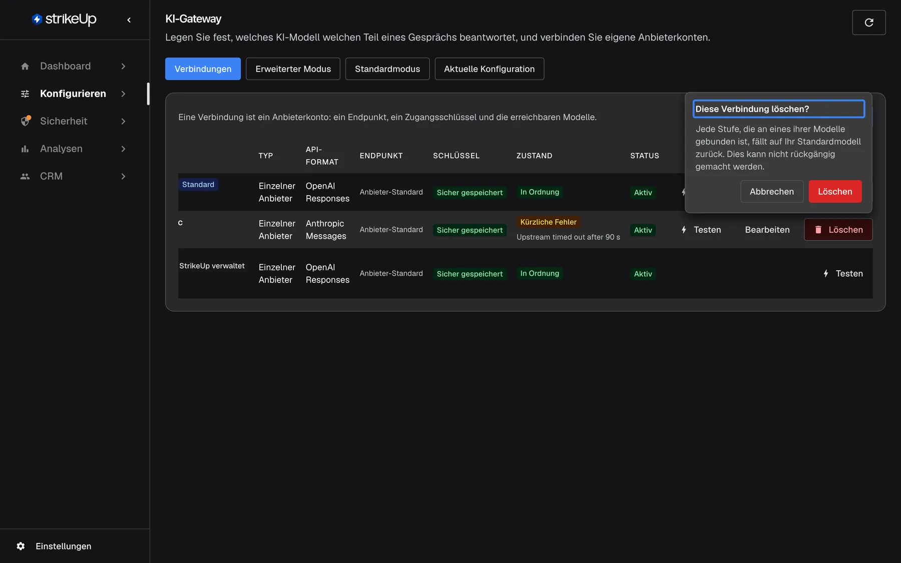Die Verbindungstabelle auf dem Tab „Verbindungen“ des KI-Gateways mit einem geöffneten Bestätigungsfenster neben der Schaltfläche „Löschen“ von „Demo Anthropic“. Der Titel „Diese Verbindung löschen?“ ist hervorgehoben, darunter die Warnung „Jede Stufe, die an eines ihrer Modelle gebunden ist, fällt auf Ihr Standardmodell zurück. Dies kann nicht rückgängig gemacht werden.“ Das Fenster bietet „Abbrechen“ und eine rote Schaltfläche „Löschen“ zum Bestätigen. Die breite Tabelle ist dabei waagerecht verschoben, sodass die Namensspalte teilweise abgeschnitten ist. Nur selbst angelegte Verbindungen lassen sich löschen.