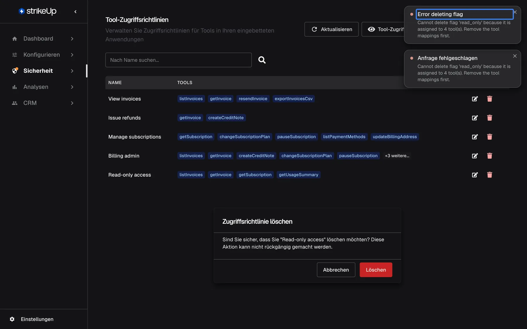 Die Seite „Tool-Zugriffsrichtlinien“ nach dem Versuch, „Read-only access“ zu löschen. Die Löschbestätigung ist in der Mitte noch geöffnet, oben rechts erscheinen zwei Fehlermeldungen: die hervorgehobene, auch auf Deutsch englische Meldung „Error deleting flag“ und „Anfrage fehlgeschlagen“, beide mit dem Text „Cannot delete flag 'read_only' because it is assigned to 4 tool(s). Remove the tool mappings first.“ Die Richtlinie bleibt bestehen, bis ihre Tools unter Bearbeiten abgewählt und gespeichert sind.