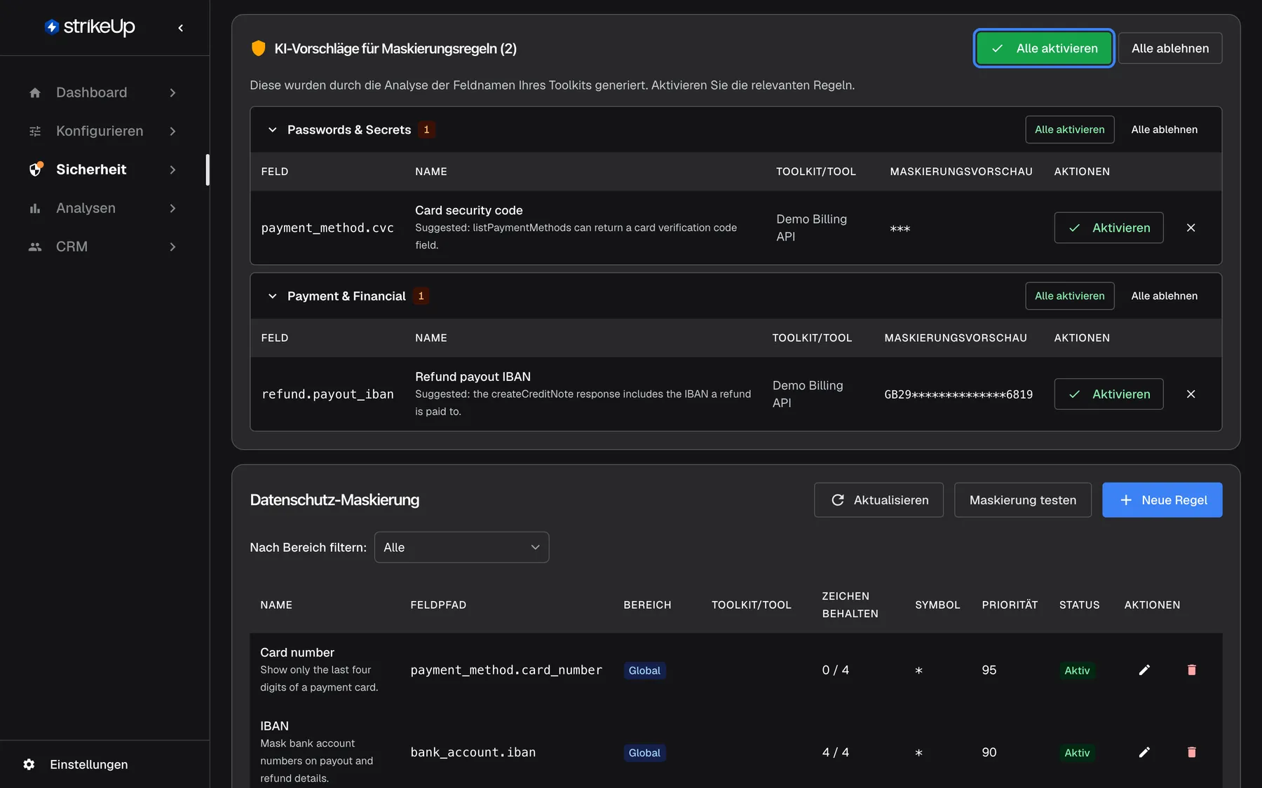 Schritt 2 auf der Seite „Datenmaskierung“. Oben schlägt die Karte „KI-Vorschläge für Maskierungsregeln (2)“ vor, payment_method.cvc („Card security code“) und refund.payout_iban („Refund payout IBAN“) für die Demo Billing API zu maskieren, jeweils mit maskierter Vorschau und eigener Schaltfläche „Aktivieren“. Die hervorgehobene grüne Schaltfläche „Alle aktivieren“ oben rechts in der Karte macht alle Vorschläge auf einmal zu aktiven Regeln. Darunter beginnt die Karte „Datenschutz-Maskierung“ mit „Maskierung testen“ und „Neue Regel“.