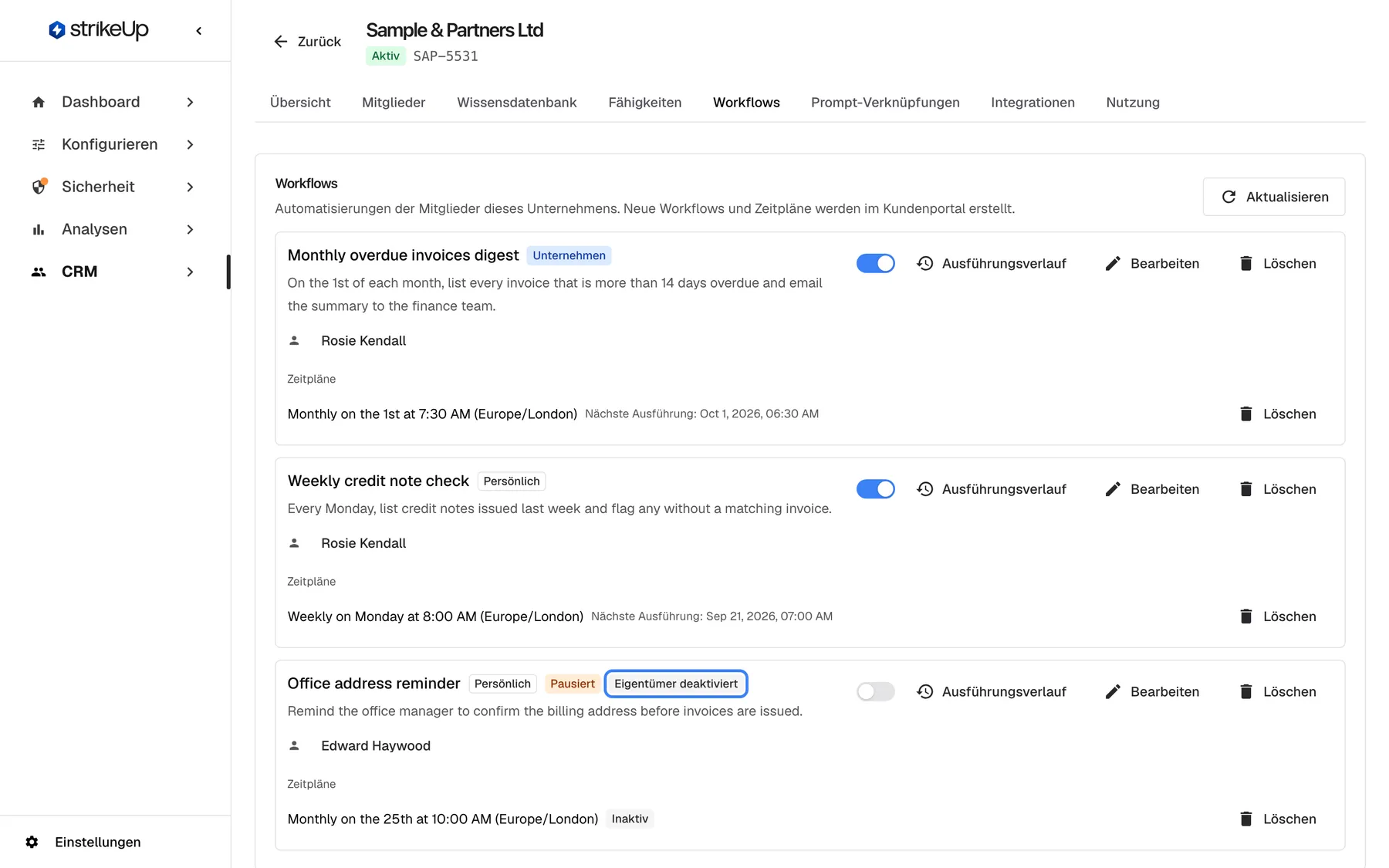 Die Registerkarte „Workflows“ von „Sample & Partners Ltd“. Die Karte „Office address reminder“ von Edward Haywood trägt die Abzeichen „Pausiert“ und das hervorgehobene „Eigentümer deaktiviert“, weil der Zugang ihres Eigentümers deaktiviert wurde. Ihr Schalter ist aus, der monatliche Zeitplan (am 25. um 10:00 AM, Europe/London) ist inaktiv. Die beiden Workflows von Rosie Kendall darüber sind aktiv.