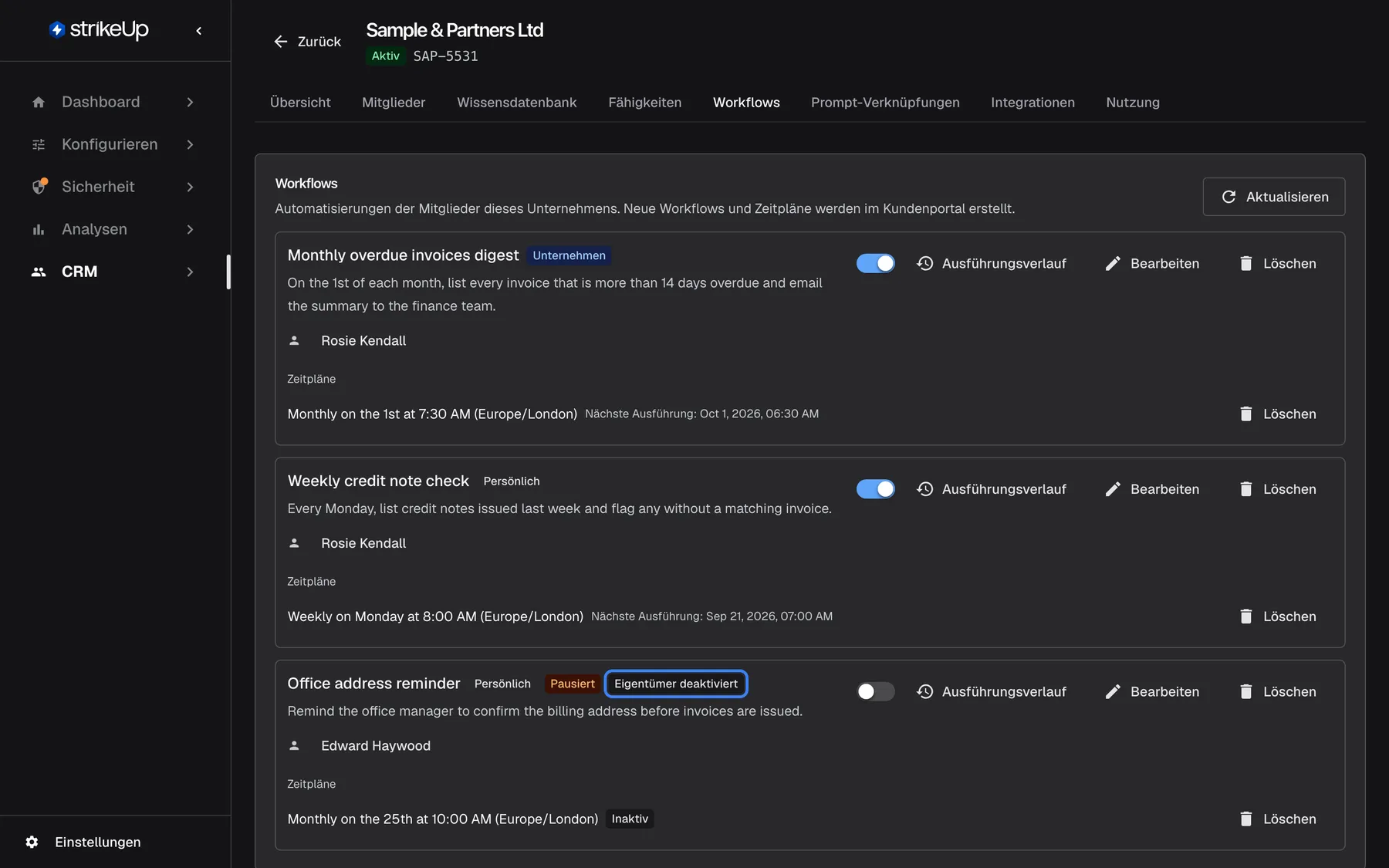 Die Registerkarte „Workflows“ von „Sample & Partners Ltd“. Die Karte „Office address reminder“ von Edward Haywood trägt die Abzeichen „Pausiert“ und das hervorgehobene „Eigentümer deaktiviert“, weil der Zugang ihres Eigentümers deaktiviert wurde. Ihr Schalter ist aus, der monatliche Zeitplan (am 25. um 10:00 AM, Europe/London) ist inaktiv. Die beiden Workflows von Rosie Kendall darüber sind aktiv.