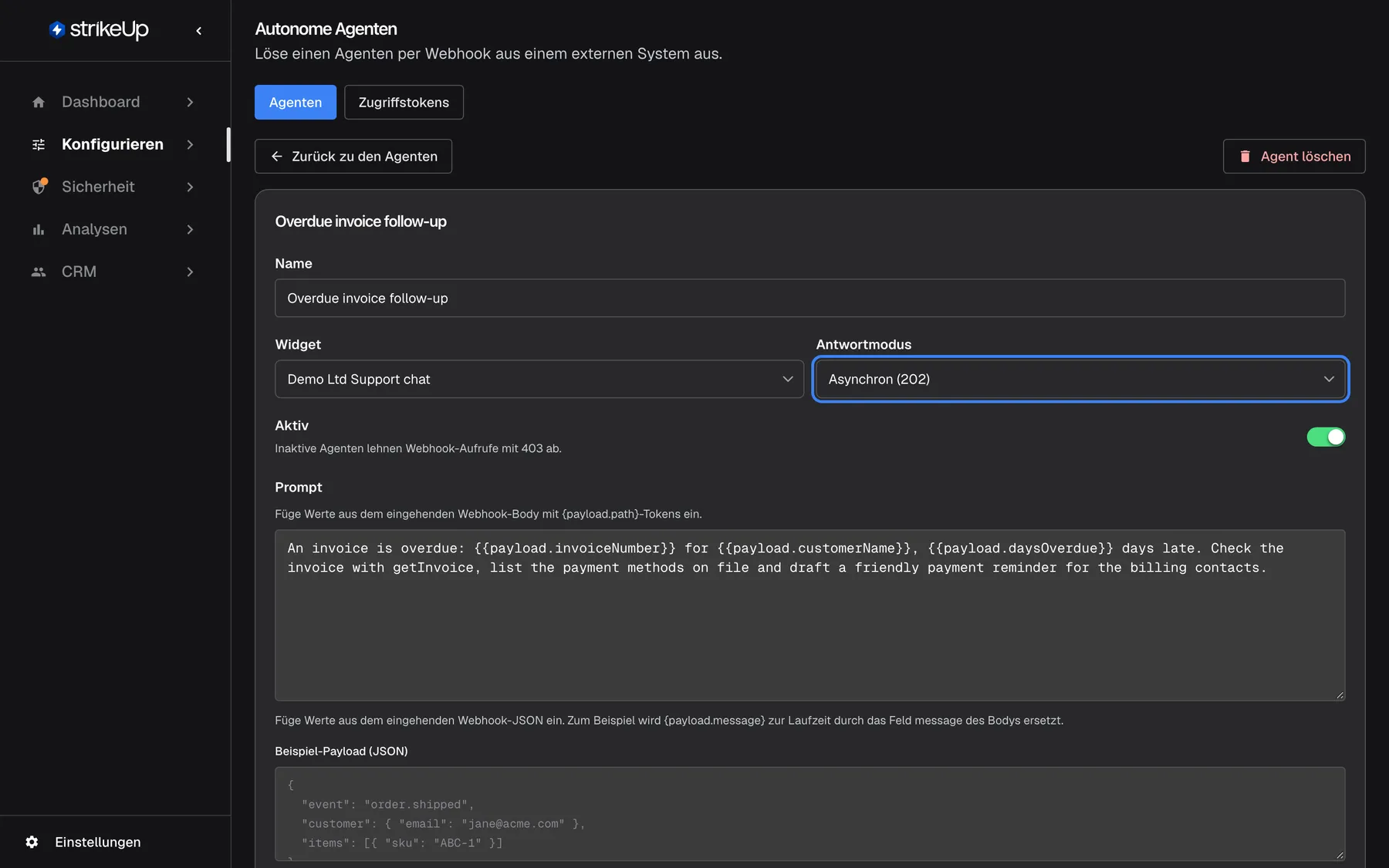 Der Editor des autonomen Agenten „Overdue invoice follow-up“ mit „Zurück zu den Agenten“ und der roten Schaltfläche „Agent löschen“ darüber. Das Formular zeigt Name „Overdue invoice follow-up“, Widget „Demo Ltd Support chat“, die hervorgehobene Auswahl „Antwortmodus“ mit „Asynchron (202)“, den Schalter „Aktiv“ (an) mit „Inaktive Agenten lehnen Webhook-Aufrufe mit 403 ab.“ und den Prompt mit den Variablen {{payload.invoiceNumber}}, {{payload.customerName}} und {{payload.daysOverdue}}. Asynchron beantwortet den Webhook sofort und arbeitet im Hintergrund; Synchron (200) wartet auf das Ergebnis.