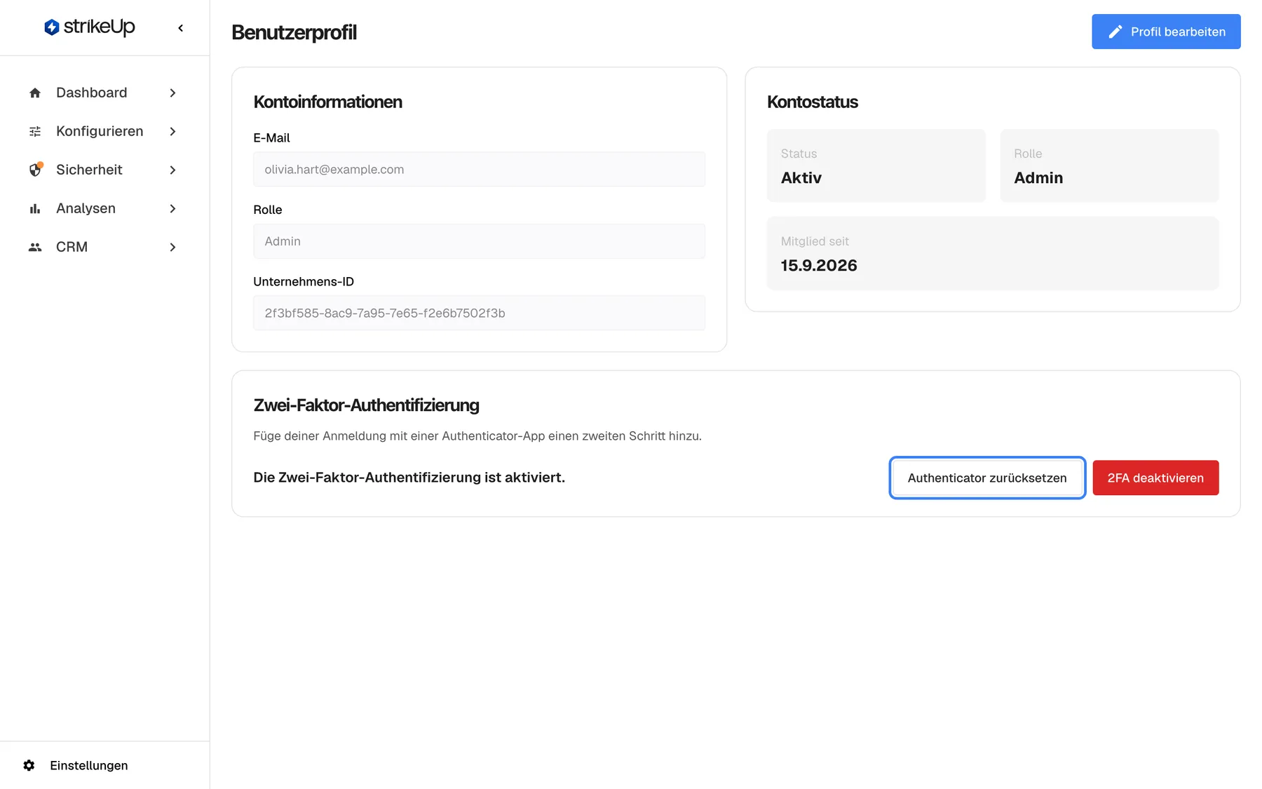 Die Seite „Benutzerprofil“ mit eingeschalteter Zwei-Faktor-Authentifizierung. Die Karte „Zwei-Faktor-Authentifizierung“ zeigt den Status „Die Zwei-Faktor-Authentifizierung ist aktiviert.“ und rechts zwei Schaltflächen: das hervorgehobene „Authenticator zurücksetzen“ und das rote „2FA deaktivieren“. „Authenticator zurücksetzen“ öffnet dieselbe QR-Code-Einrichtung, etwa für ein neues Telefon; die alte App funktioniert weiter, bis die neue mit einem gültigen Code bestätigt ist. Das Unternehmen schreibt Zwei-Faktor-Authentifizierung hier nicht vor, daher ist Deaktivieren noch möglich.